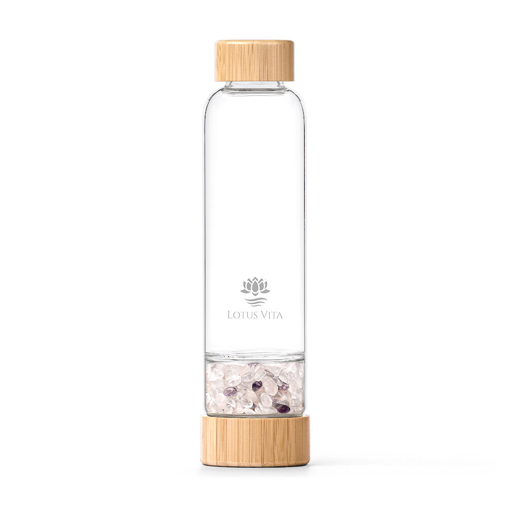 Produktbild: Glas-Kristallsteinflasche von Lotus Vita mit Rosenquarz-Bergkristall-Amethyst.