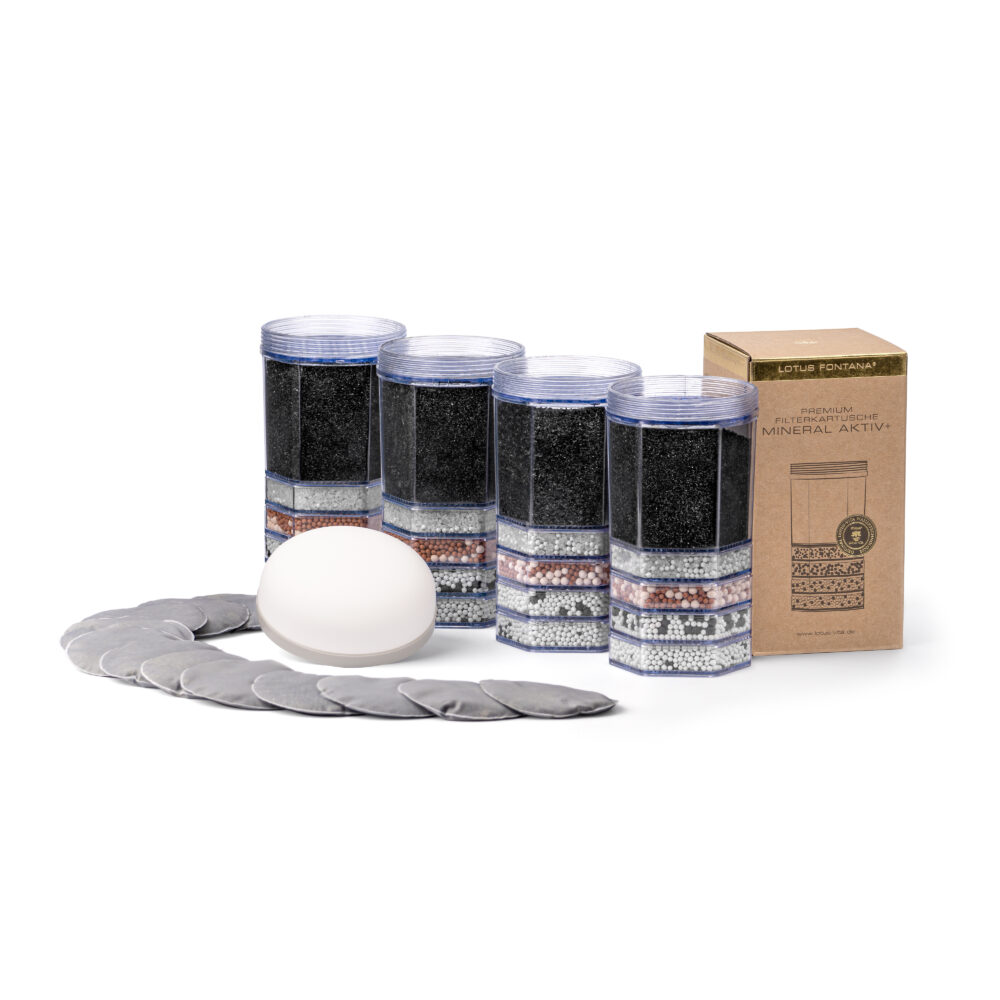 Produktbild: Jahrespaket MINERAL AKTIV bestehend aus 4 Filterkartuschen MINERAL AKTIV, einem Keramikfilter und 12 Kalkfilterpads.
